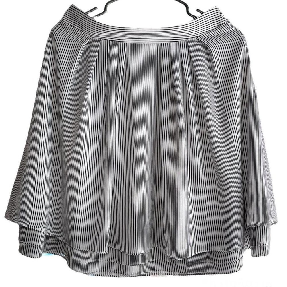 KARL Lagerfeld Paris Skirt size 4 - Picture 2 of 5